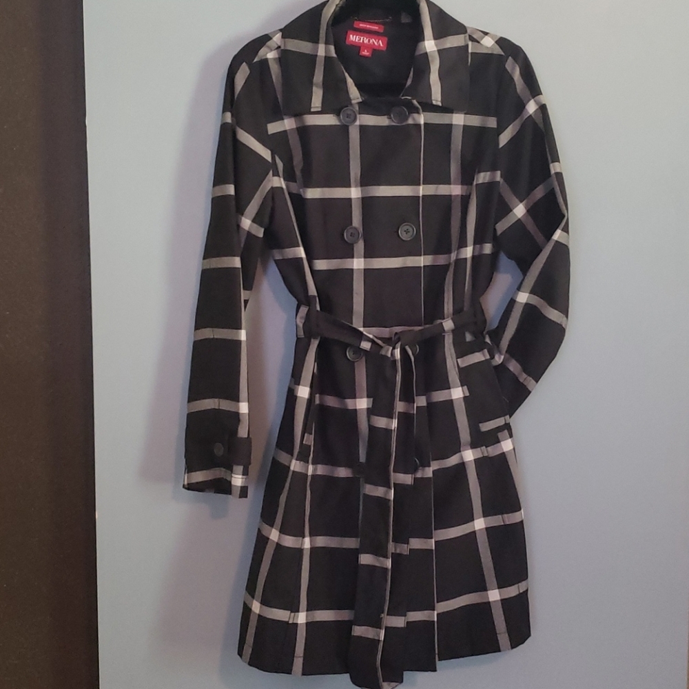 Stylish plaid water repellent trench coat.